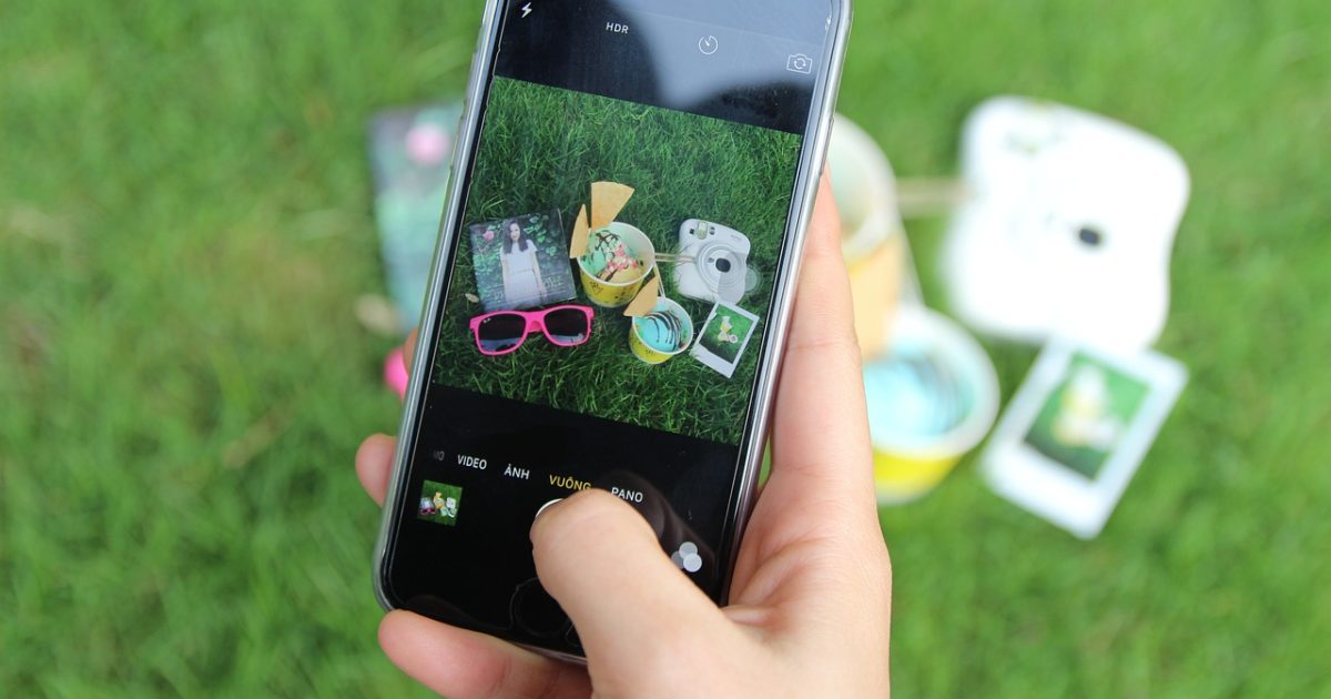 Green,  grass,  lawn,  picture,  photo,  nature,  mobile,  phone,  camera,  selfie,  outdoor,  picnic,  photography,  green phone,  green camera,  green mobile,  green photography,  green smartphone,  green telephone